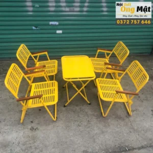 Bộ bàn ghế cafe xếp gọn sắt cnc tay gỗ màu vàng