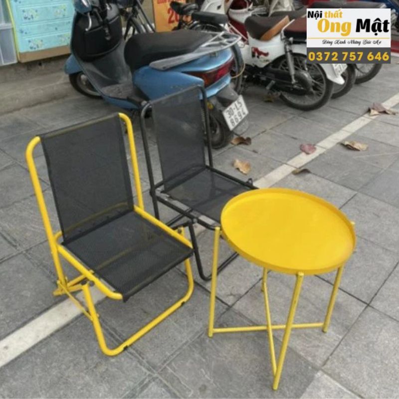 ghế có nhiều màu sắc như vàng, đen