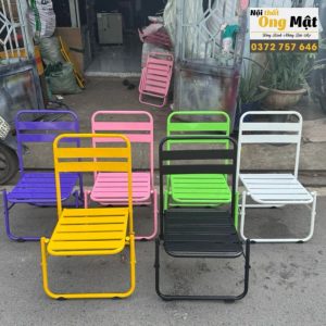 Ghế xếp lá sắt tiết kiệm diện tích cho gia đình