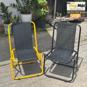 ghế xếp lưới lò xo lưng thấp màu vàng và màu đen