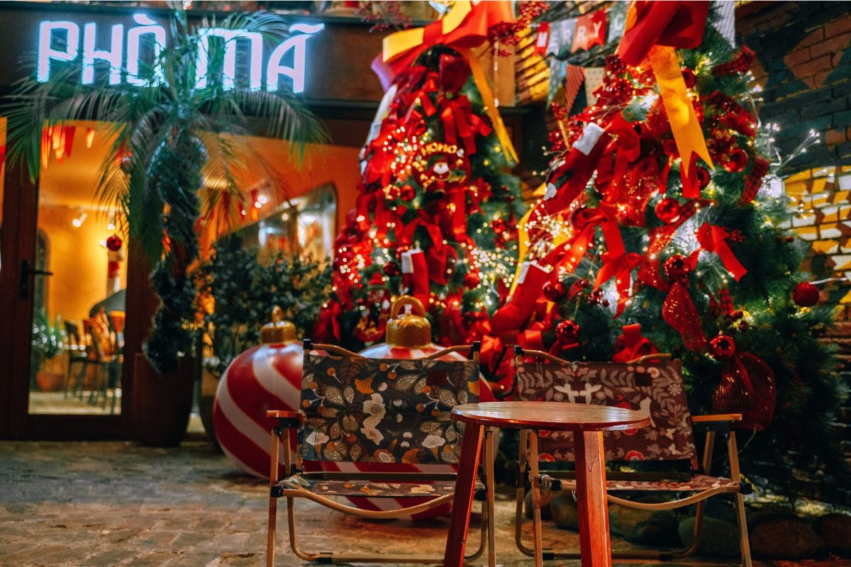 10 ý tưởng trang trí Noel cho quán cafe