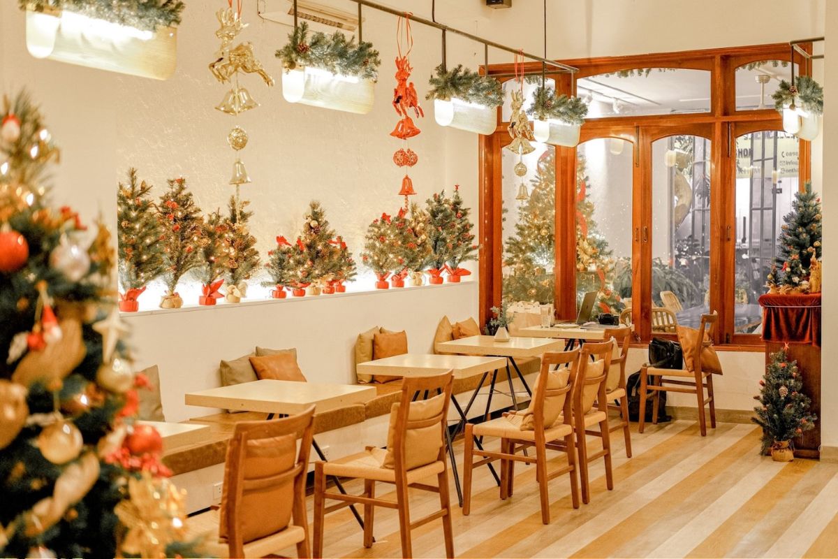 Trang trí noel bằng đèn led dây, tone màu vàng ấm